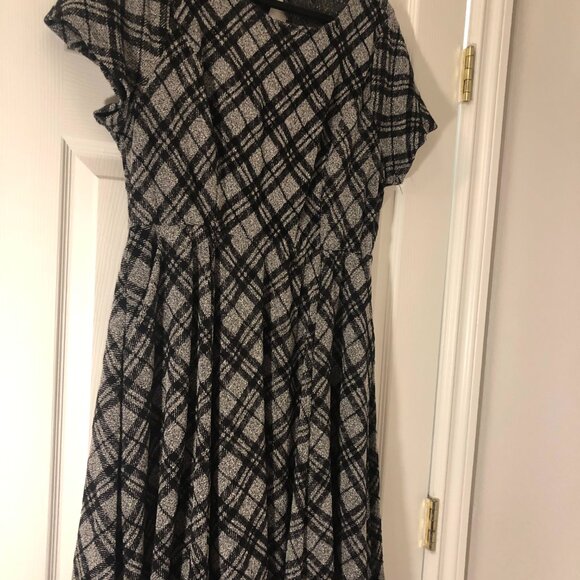 Torrid Black/White Textured Gingham A-Line Dress - Picture 2 of 11